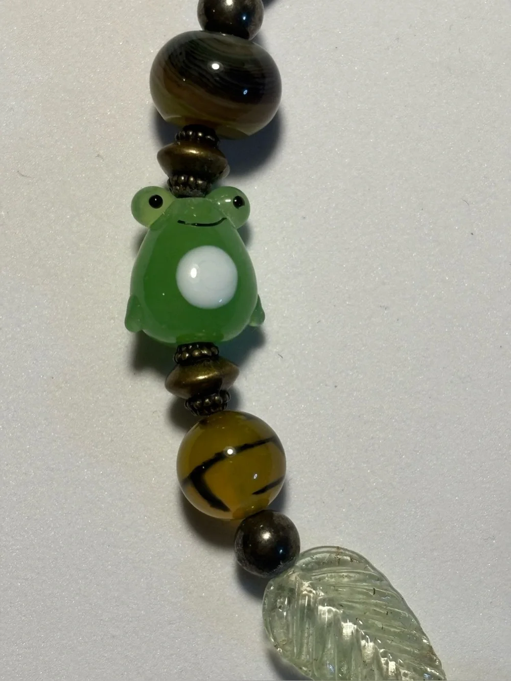 “Fern Hollow Frog”-Botanical Necklace with Glass Frog,Pearls,Cloisonné - Picture 5 of 10